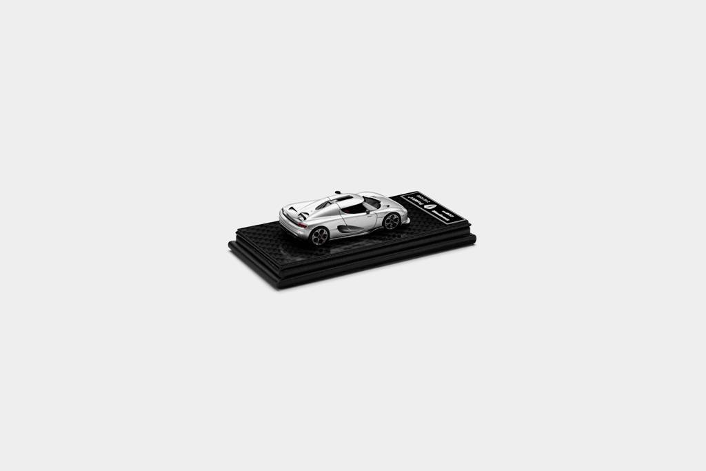 CC850 Moon Silver 1:64