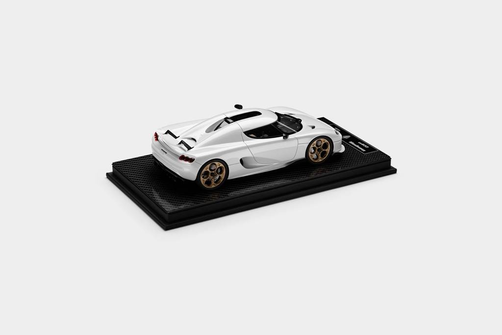 CC850 Crystal White 1:18